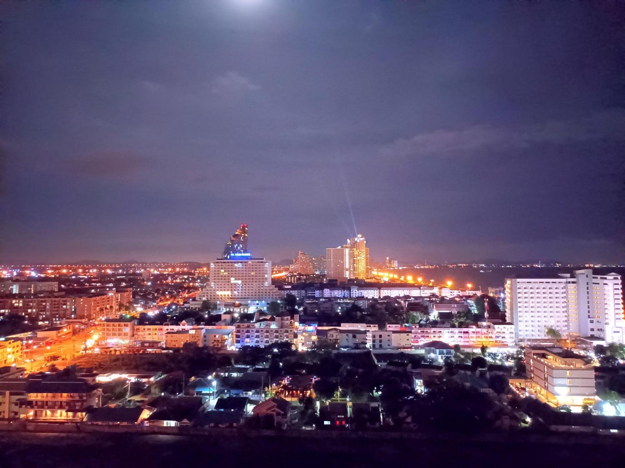 Sea View Beachfront Condos Pattaya หาดจอมเทียน ภายนอก รูปภาพ